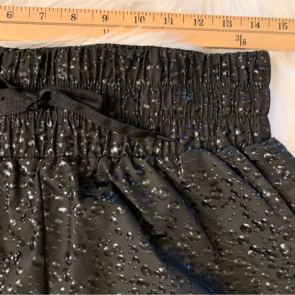 ZYIA Black Bubbles Hi-Rise Bomber Shorts Medium Water Droplets - Picture 9 of 16